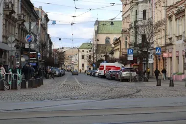 Przy Bagateli ruszają pierwsze zmiany. Dostawy i odpady dostaną nowy układ