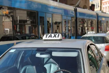 Taksówkarze naciskają na zmiany. Miasto słyszy o stawkach i postojach