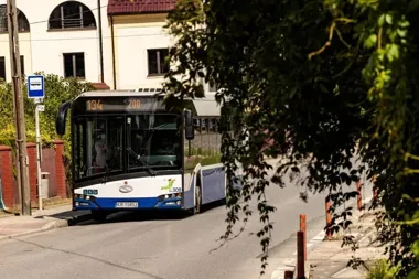 Świąteczny autobus zabierze krakowian do zoo i Ojcowa bez przesiadek
