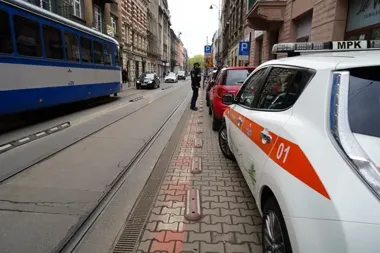 Na Długiej tylko dla uprawnionych. Kraków zmienia parkowanie przy torach