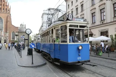 Cztery zabytkowe tramwaje w Krakowie. Wakacyjna wymiana wraca na tory