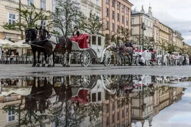 Rynek Główny bez dorożek. Dwa dni zmian w centrum Krakowa