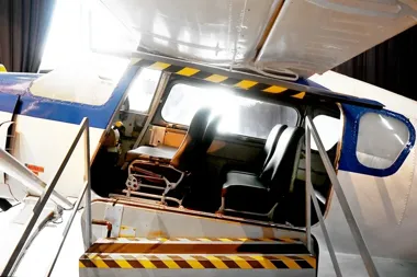 Kraków zagląda do środka Flaminga - muzealny samolot odsłania kabinę