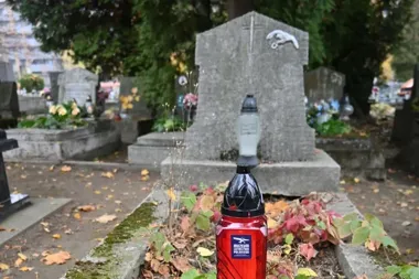 Na Rakowickim zapłonęły znicze dla ludzi, którzy tworzyli historię polskiego lotnictwa