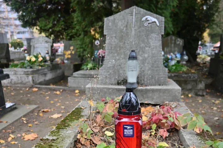 Na Rakowickim zapłonęły znicze dla ludzi, którzy tworzyli historię polskiego lotnictwa