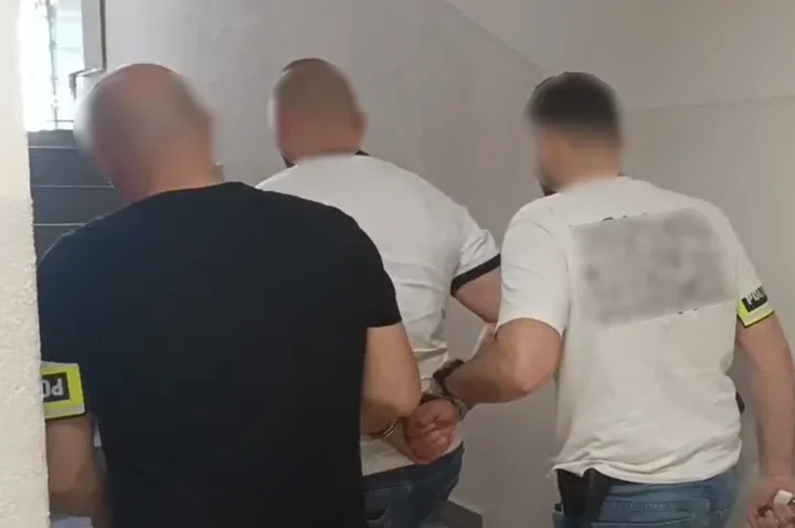 Narkotyki w mieszkaniu na Prokocimiu - policja zabezpieczyła ponad 800 gramów