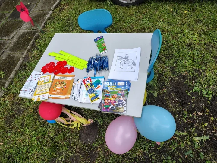 Na rodzinnym pikniku w Krakowie policjanci pokazali prosty sposób na bezpieczne wakacje