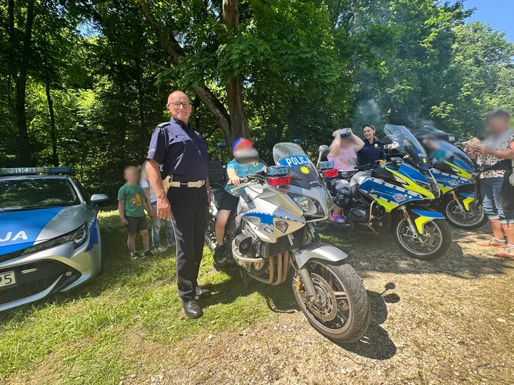 Setki uczestników i policjanci z Krakowa spotkali się w Korzkwi