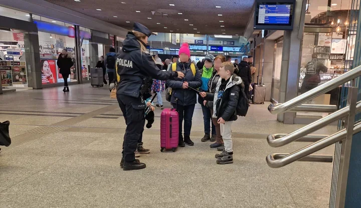 Policjantki z Komisariatu II przeprowadziły akcję w Krakowie - odblaski i rady dla turystów