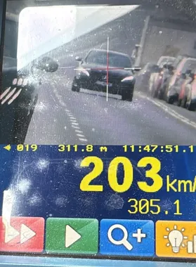 Rozpędził się do ponad 200 km/h - stracił prawo jazdy i zapłaci 5 tys.