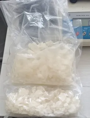 Odrzucił torbę przed policjantami. W środku było ponad 1,3 kg mefedronu