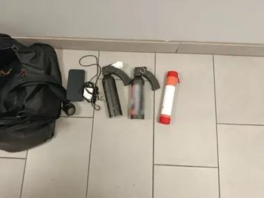Nerwowy 17-latek uciekał przed policją w Krakowie. Miał race i gazy