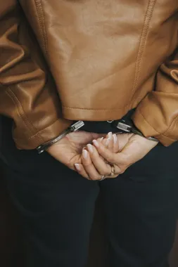 Telefon i urazy twarzy. Dwie kobiety z zarzutem rozboju w Krakowie