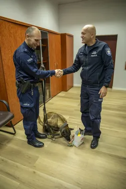 Policyjny pies Rota i jego przewodnik wygrali mistrzostwa Policji