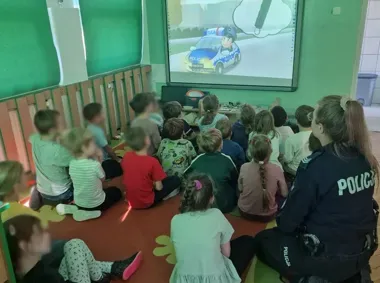 Policjantka spotkała się z dziećmi w Krakowie. Mówiła o numerze 112