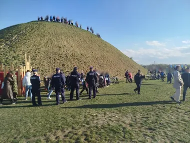 Dzielnicowi pilnowali Rękawki, a przy okazji zrobili coś więcej