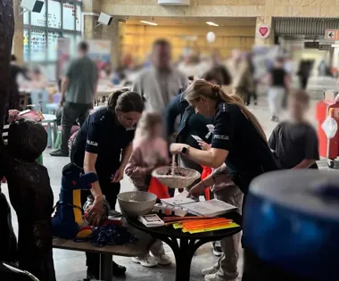 Smok Bazyl i policyjny motocykl - dzieci w szpitalu na chwilę zapomniały o chorobie