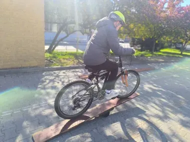 Rowerowy tor i test z przepisów - krakowscy uczniowie walczą o finał