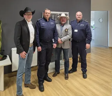 Szeryf z Teksasu w Komisariacie V w Krakowie - rozmowy o broni i narkotykach