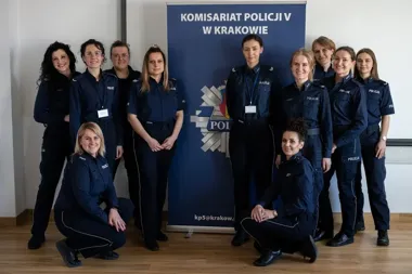 Kobiety z Komendy Miejskiej Policji w Krakowie pokazują różne oblicza służby