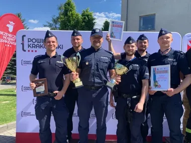Krakowscy policjanci pokonali strażaków w mistrzostwach ratownictwa - zaskakujący wynik w stolicy Małopolski