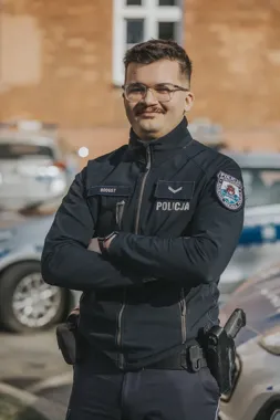 Sierżant z Nowej Huty - medalista łucznictwa, który codziennie patroluje Plac Centralny