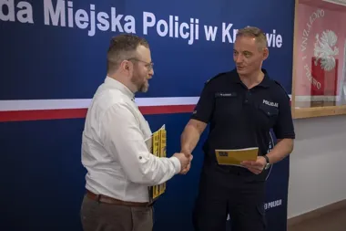 Hejt i przemoc pod lupą - do krakowskiej Policji trafiły nowe poradniki