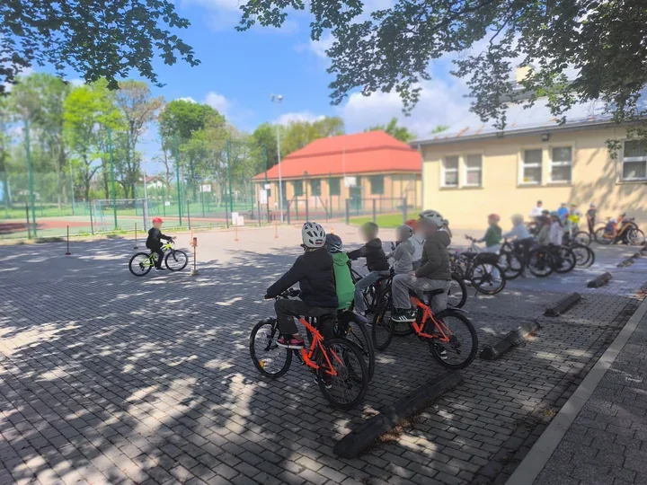 Egzamin na kartę rowerową pod okiem krakowskiej drogówki. Dzieci nie miały łatwo
