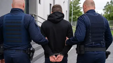 Legalny pobyt nie ochronił przed zatrzymaniem. Szukał go Interpol