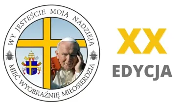 Grafika promocyjna XX edycji wydarzenia z okrągłym logo przedstawiającym papieża Jana Pawła II, krzyż, herb papieski i hasło o nadziei oraz miłosierdziu.