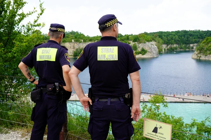 Sezon na Zakrzówku rusza, strażnicy i ratownicy już pilnują porządku