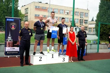 Krakowski strażnik wygrał jubileuszowy test siły i wytrzymałości