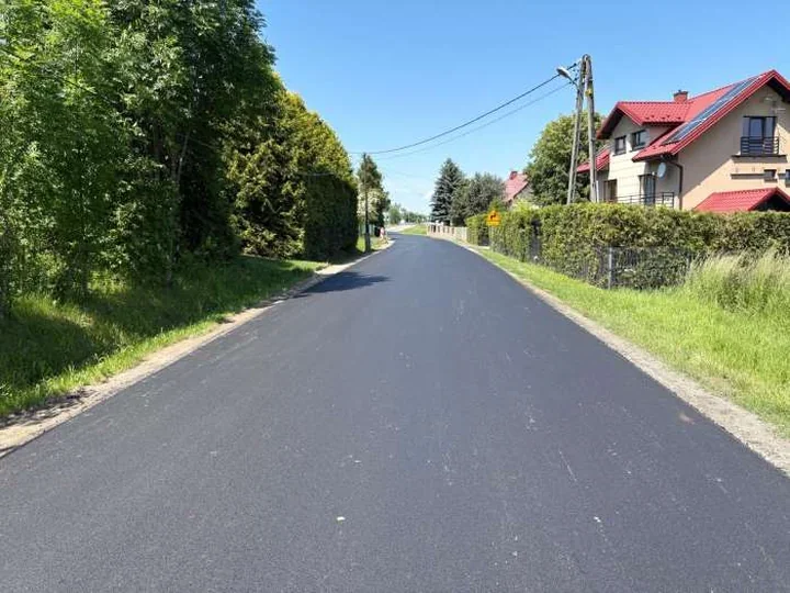 W Poskwitowie nowa nawierzchnia. Remont drogi wchodzi w finał