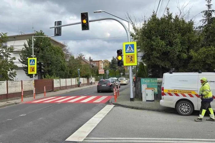 Nowa sygnalizacja w Aleksandrowicach ma wyhamować kierowców przy przejściu