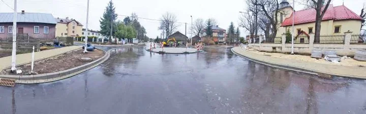 W Goszczy rondo już widać, a drogowcy szykują ostatnią warstwę asfaltu