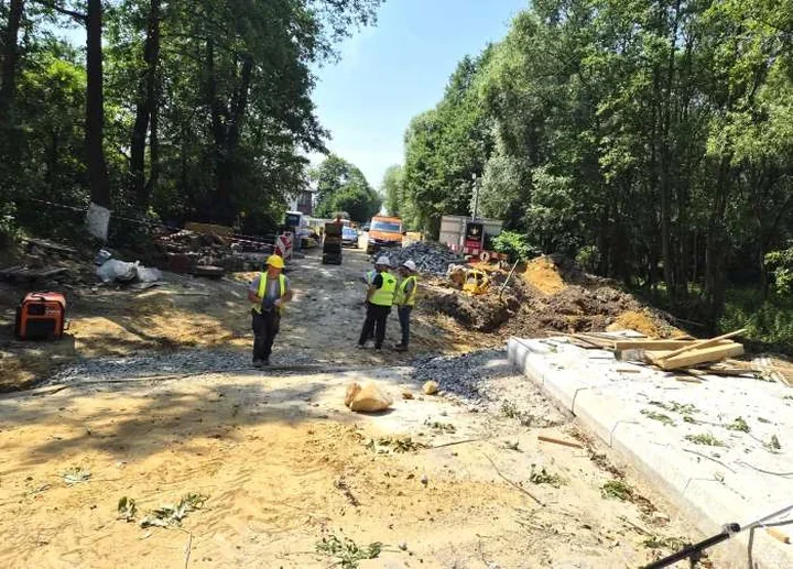 Remont drogi 2126K w Czatkowicach wchodzi w decydującą fazę po częściowym odbiorze