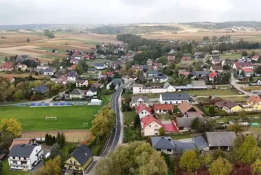 W Czułówku zakończono przebudowę drogi. Powstał ciąg pieszy