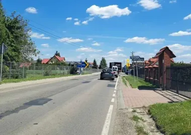 Nowa nawierzchnię na drodze powiatowej w Mnikowie. Prace ruszyły pełną parą