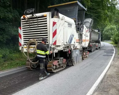 Nowa nawierzchnia na drodze w Jerzmanowicach. Kierowców czekają utrudnienia