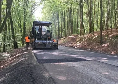 Nowa nawierzchnia na drodze między Dubiem a Żarami. Remont już trwa