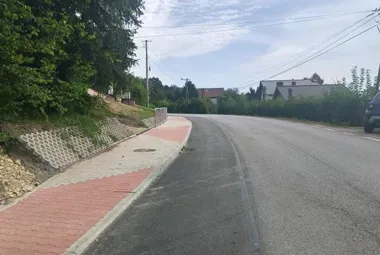 Droga w Krzeszowicach szersza i bezpieczniejsza. Finał już blisko
