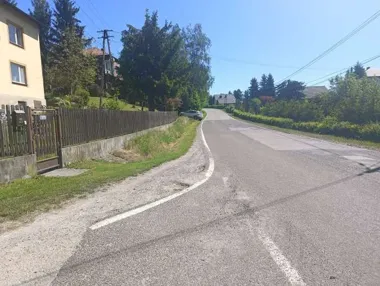 Przebudowa drogi na os. Żbik w Krzeszowicach. Powiat przekazał plac budowy
