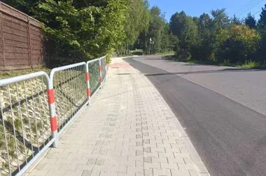 Nowa droga i chodnik na osiedlu Żbik. Przebudowa zakończona