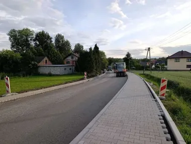 Nocne zamknięcia na DP 2155K – przebudowa w Michałowicach wchodzi w finał