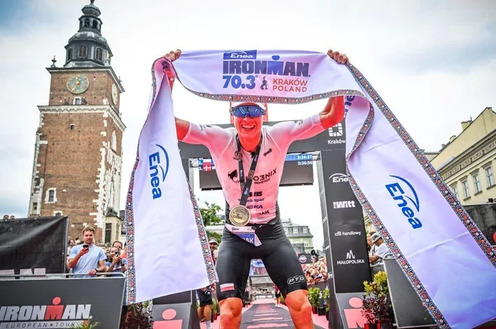 Triathlon opanował Kraków. Kacper Stępniak znów wygrał na Rynku Głównym
