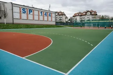 Odnowione boisko przy SP 144 ma służyć uczniom przez lata