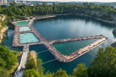 Kąpielisko na Zakrzówku zamknięte. W wodzie pojawiła się tajemnicza substancja