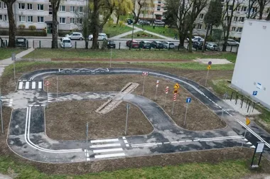 Miasteczko rowerowe w Mistrzejowicach uczy dzieci bezpiecznej drogi
