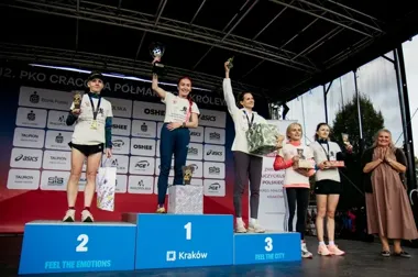 Półmaraton w Krakowie miał wiele podium. Rywalizowali nie tylko biegacze